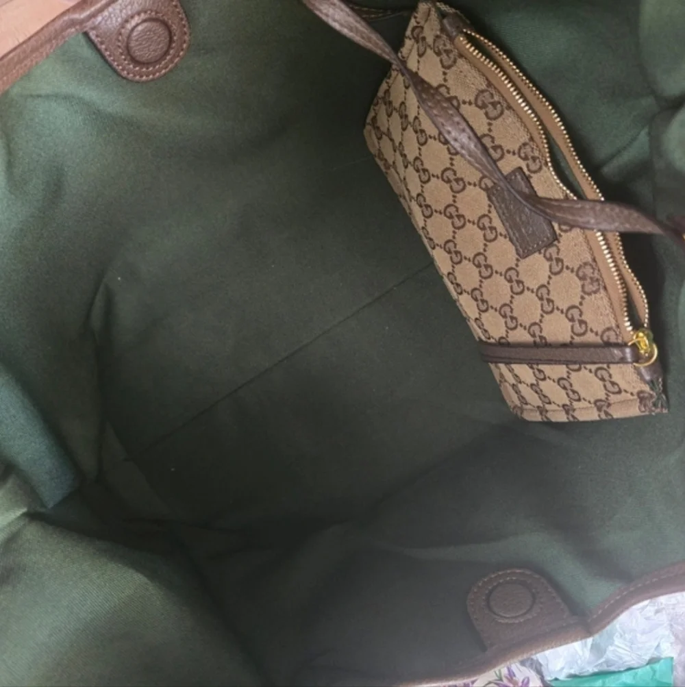 Gucci Giglio Handbag And Pouch - Picture 7 of 12